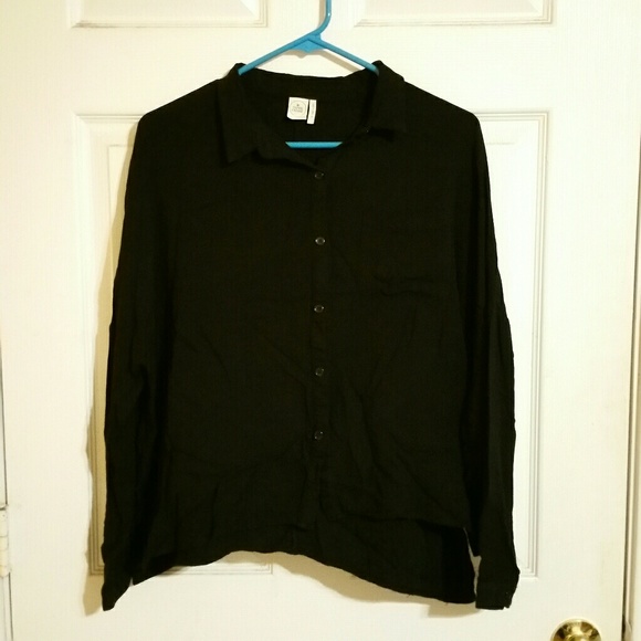 Anthropologie Tops - Anthropologie Paper Crane Boxy rayon crop shirt M